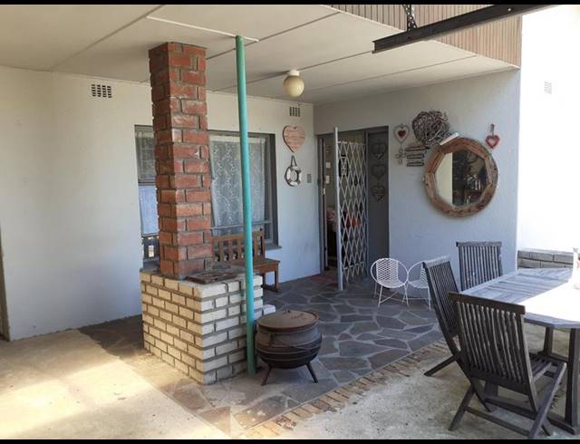 5 BEDROOM HOUSE FOR SALE IN OAKDALE